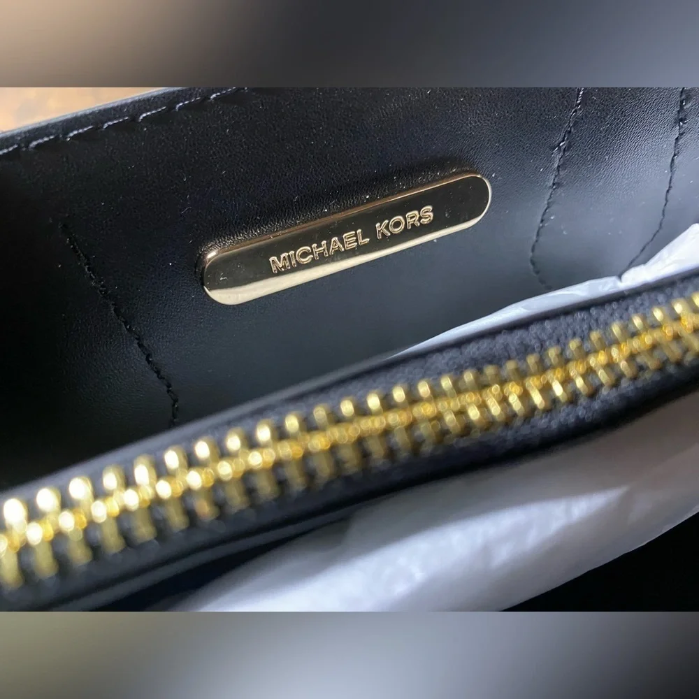 Michael Kors medium Mercer purse in black